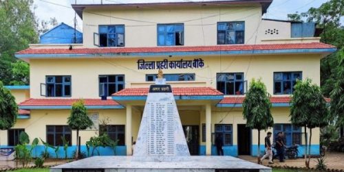 बाँकेमा ७५ थान हातहतियार बुझाइयो, गाउँगाउँमा मतदाता शिक्षा दिँदै निर्वाचन आयोग