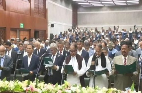 बङ्गलादेशका भावी प्रधानमन्त्री तारिक रहमान र सांसदहरूद्वारा संसदको शपथ ग्रहण