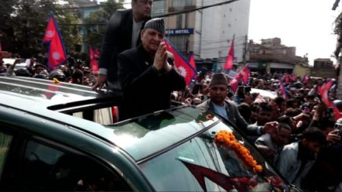 राजावादीले यसरी गरे विमानस्थलबाहिर पूर्वराजालाई स्वागत