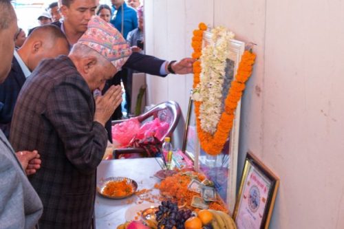 पितृशोकमा रहेका ओली भेट्न गुन्डु पुगे राष्ट्रपति पौडेल