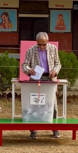 पूर्वप्रधानमन्त्री भट्टराईद्वारा गोरखामा मतदान