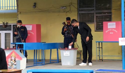 रास्वपा वरिष्ठ नेता बालेन साहद्वारा मतदान