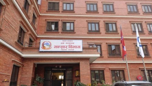 आठ महिनामा करिब ११ खर्ब व्यापार घाटा