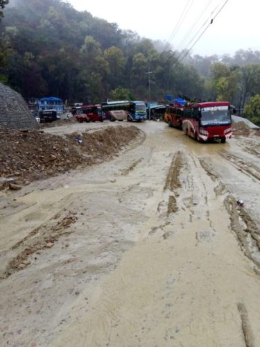 पूर्व-पश्चिम राजमार्गको दाउन्नेमा सवारी दुर्घटना, तीन जनाको मृत्यु