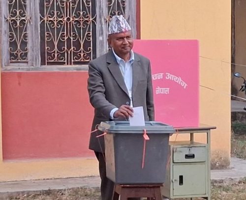 एमाले महासचिव पोखरेलद्वारा मतदान