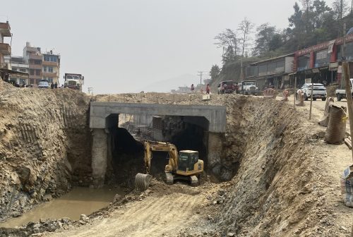 निर्माण सामग्री अभावले सूर्यविनायक–धुलिखेल सडक विस्तारको काम सुस्त