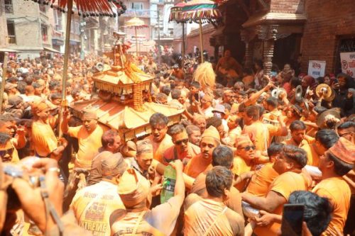 भक्तपुरमा सिन्दूर जात्राको रौनक