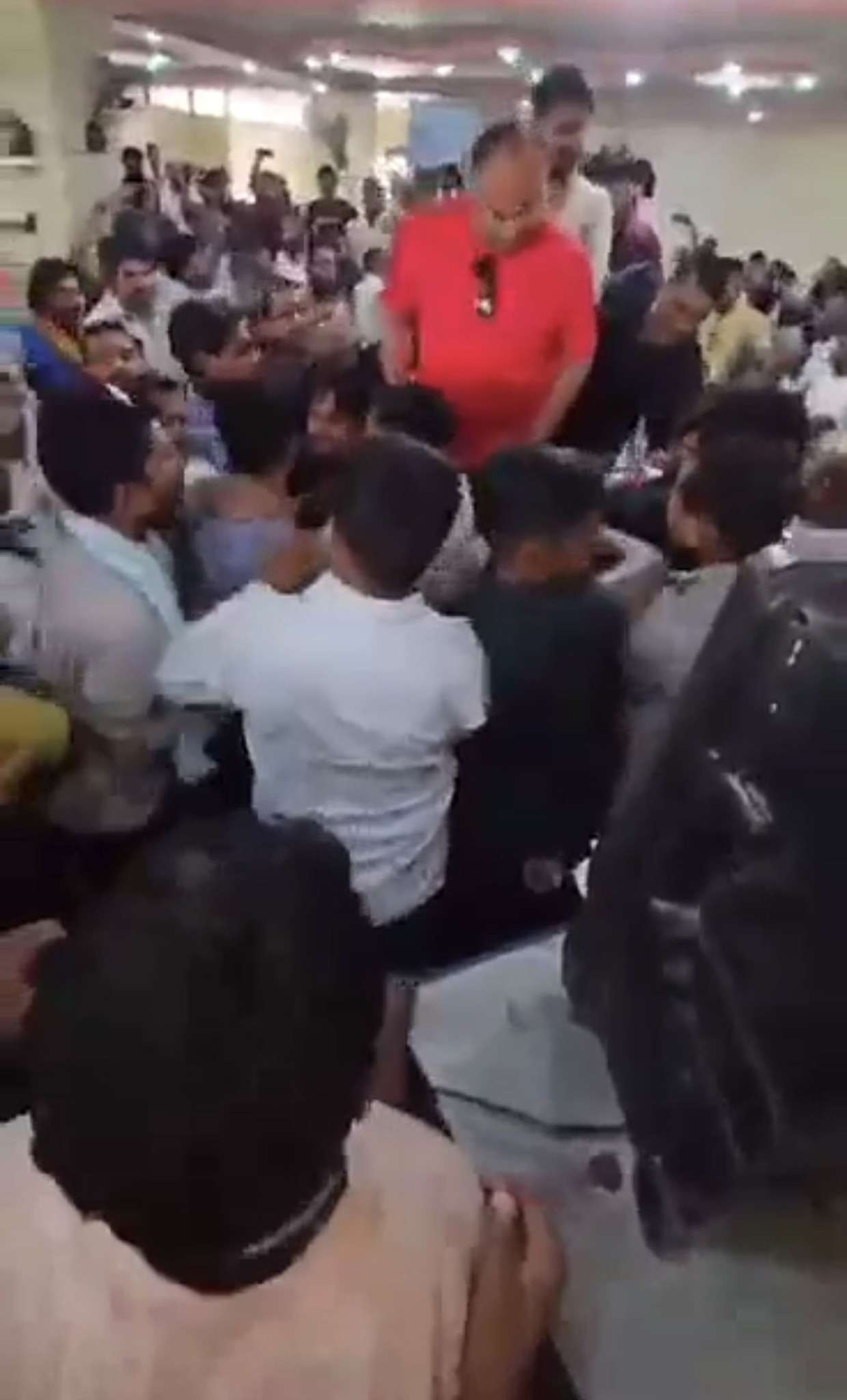 बारामा रास्वपा कार्यकर्ताबीच झगडा
