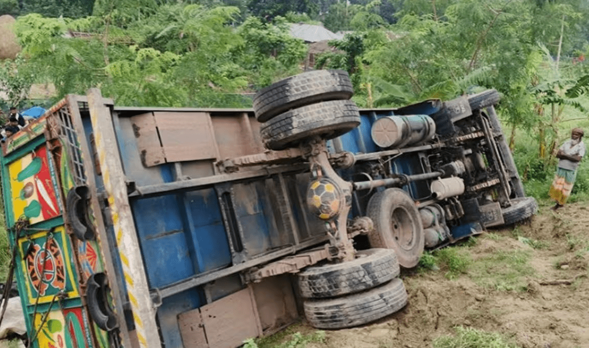 बङ्गलादेशमा ट्रक दुर्घटनामा परी १५ जनाको मृत्यु