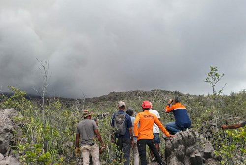 इन्डोनेसियामा ज्वालामुखी विस्फोट हुँदा तीन पर्वतारोहीको मृत्यु