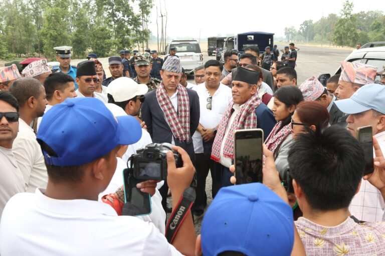 सभामुख र राष्ट्रियसभा अध्यक्षद्वारा दोधरा–चाँदनीमा प्रस्तावित सुक्खा बन्दरगाह क्षेत्रको अवलोकन