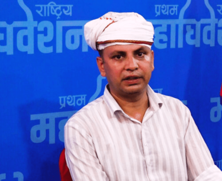 संचारमाध्यम अगाडि शंकास्पद पार्किङबारे मनिष झाः यस्तो बचपना देखाएर राजकाज चल्छ ?