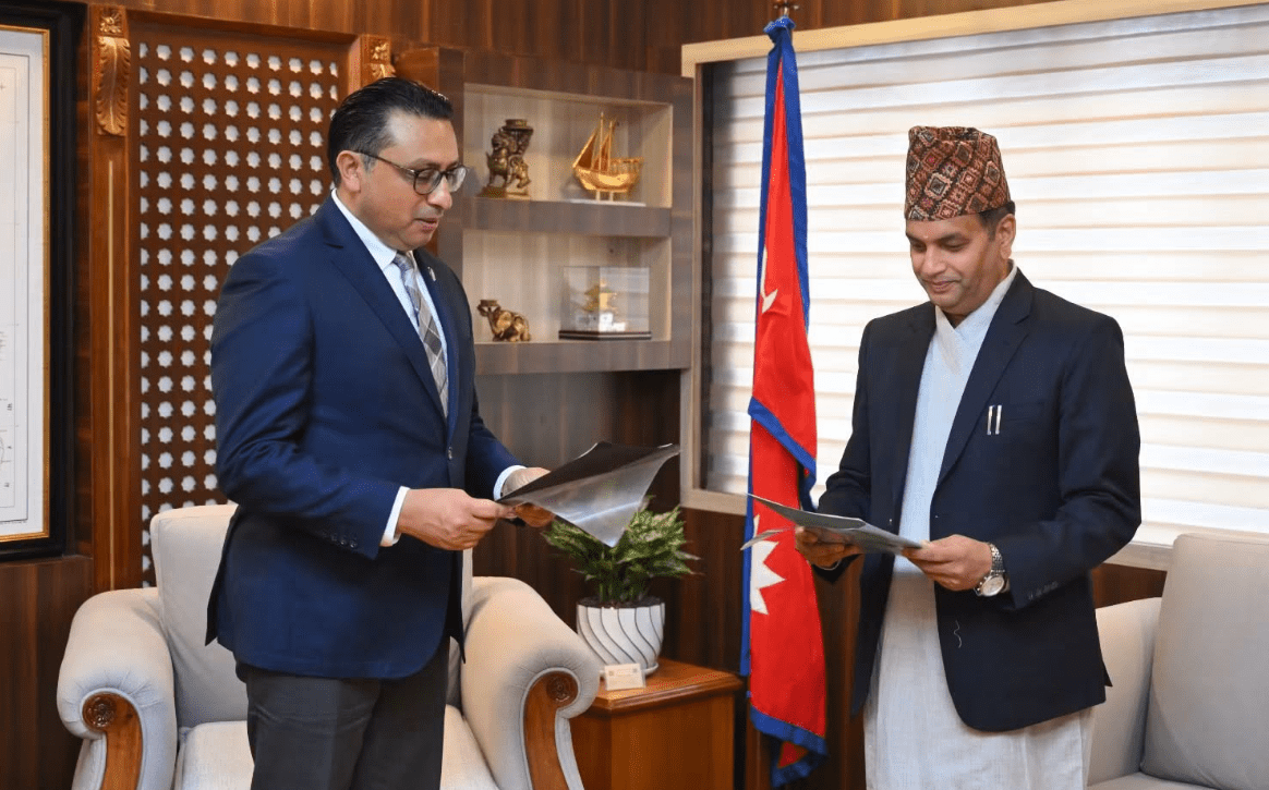 सेबोन अध्यक्षलाई अर्थमन्त्रीको निर्देशनः पुँजी परिचालनमार्फत आर्थिक वृद्धिको बाटो समात्ने वातावरण बनाउनुहोस्