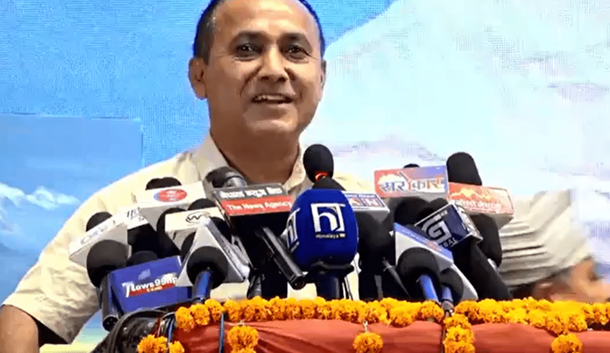 कसैको आलोचना गरेर वा ढुङ्गा हानेर आफ्नो गन्तव्यमा पुग्न सकिँदैनः उपसभापति शर्मा