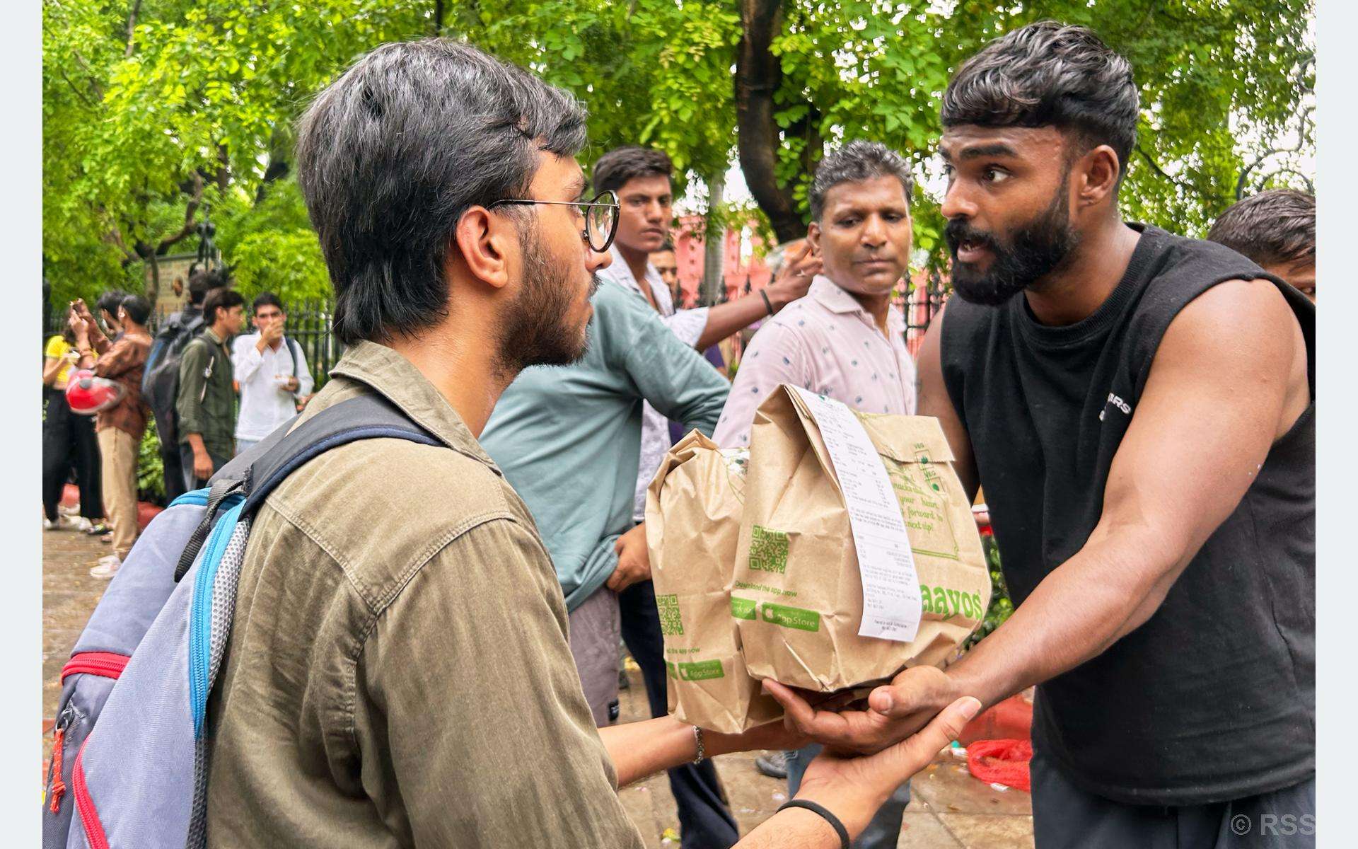 भारतमा ‘कक्रोच’ आन्दोलनले बढायो सरकारमाथिको दबाब