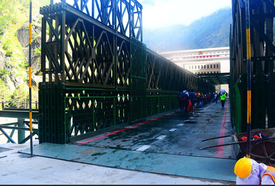 रसुवागढी नाकाको मितेरी पुलबाट सवारी सञ्चालनमा