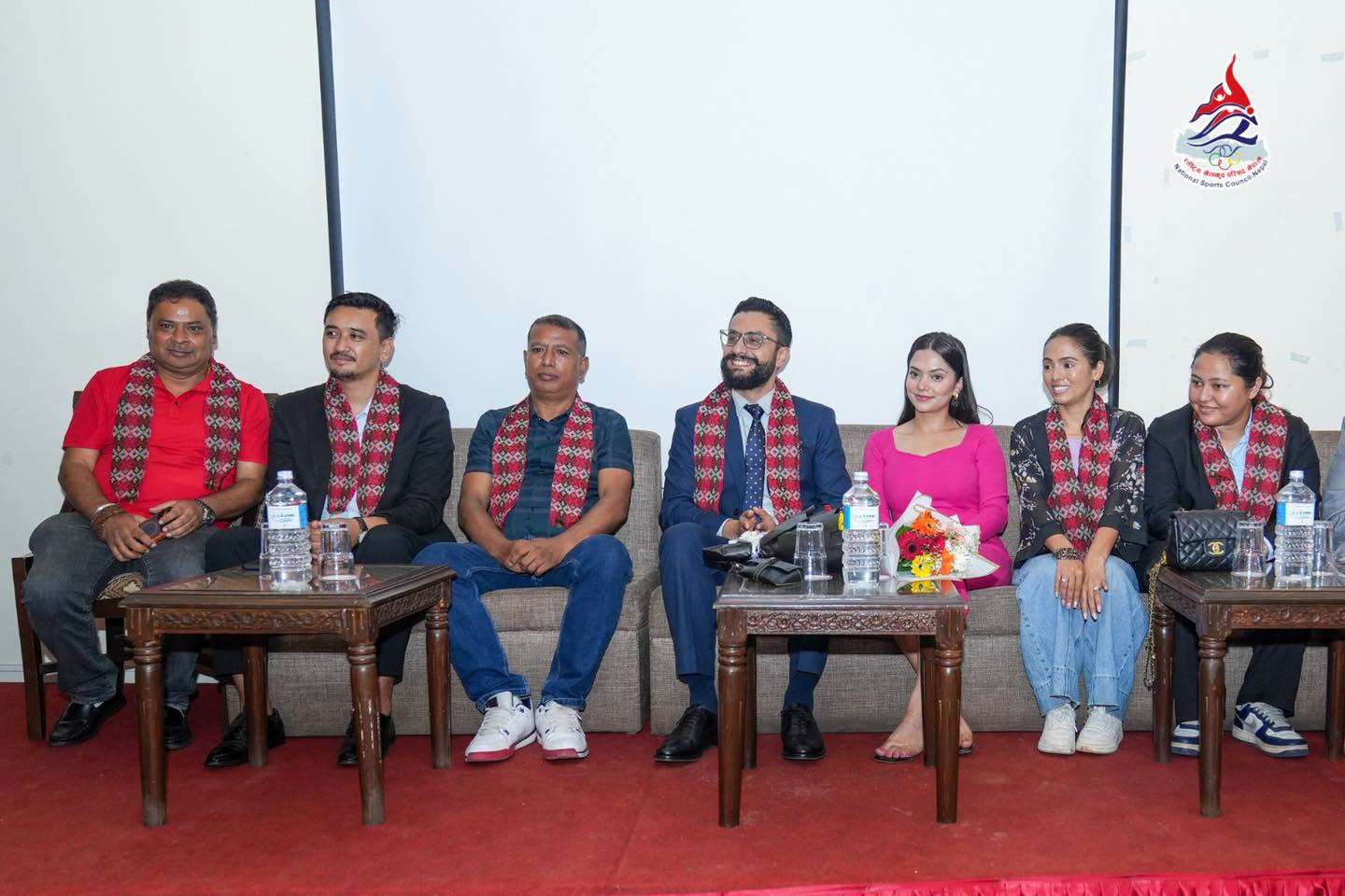 २० औँ एसियाली खेलकुदको बन्द प्रशिक्षणका खेलाडीसँग शिक्षामन्त्रीको भेट
