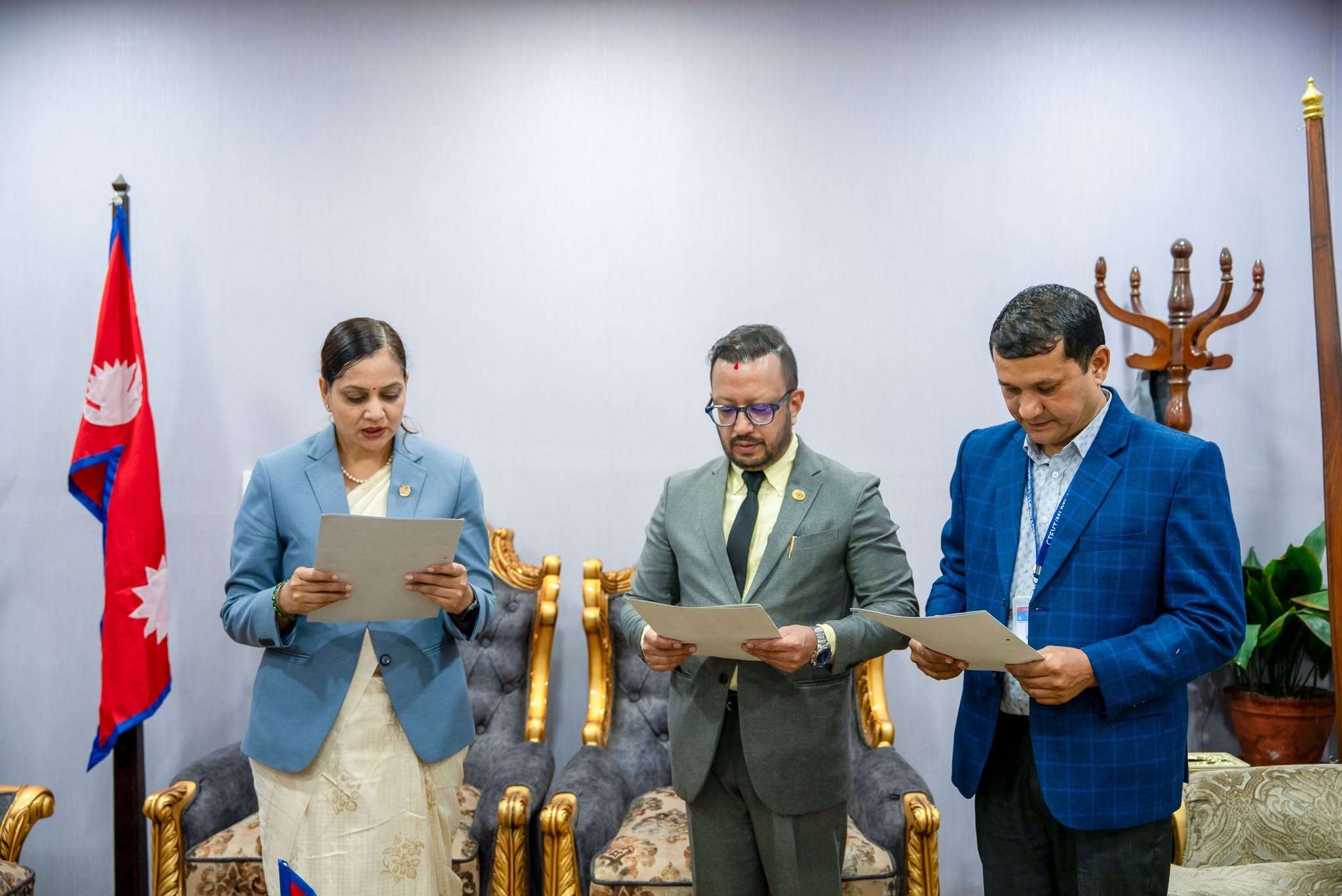 नेपाल फार्मेसी परिषद्का रजिस्ट्रार र गंगालालका निर्देशकले लिए शपथ