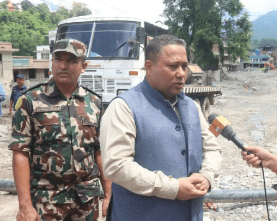 केरुङमा रोकिएका नेपालीलाई स्वदेश फर्काउन वैकल्पिक मार्ग प्रयोग गरिने