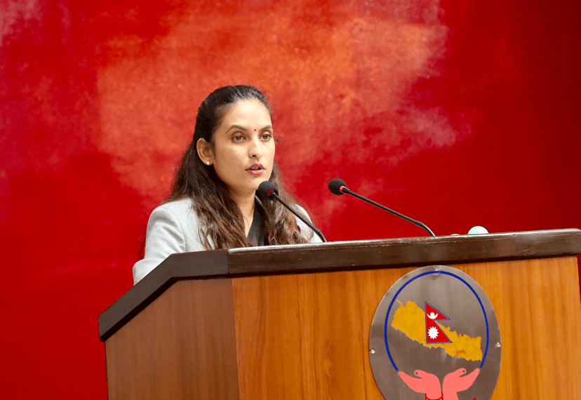 ‘ब्लु बस’ सेवाको उद्देश्य महिलालाई सार्वजनिक जीवनबाट अलग गर्नु होइनः मन्त्री वादी