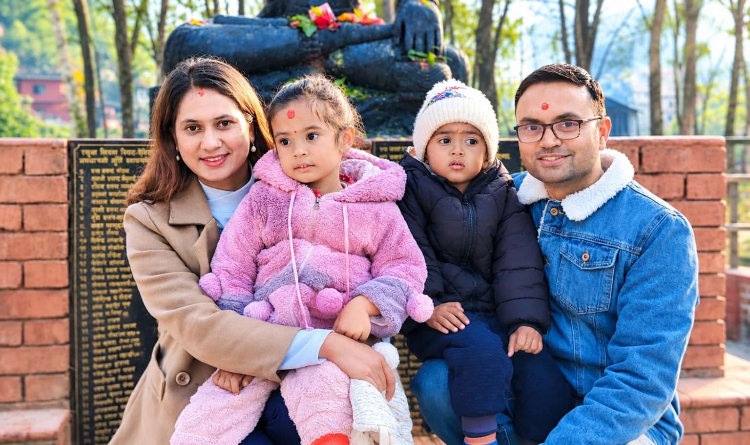 फर्किने आशा मरेपछि बाढीपछि बेपत्ता इन्जिनियर दम्पती र दुई सन्तानको अन्तिम संस्कार