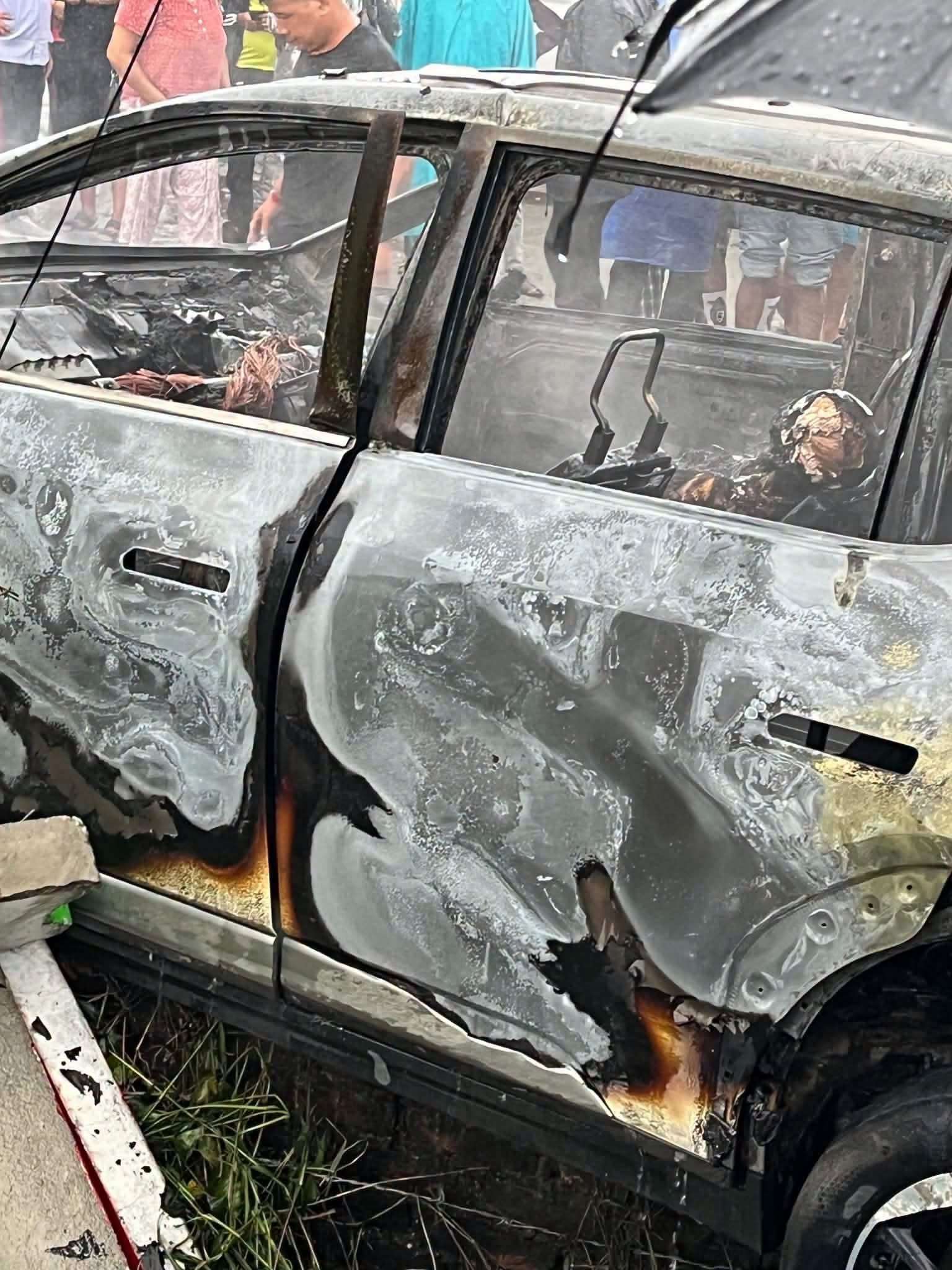 भरतपुरमा गुडिरहेको कारमा आगो लाग्दा एक जनाको मृत्यु