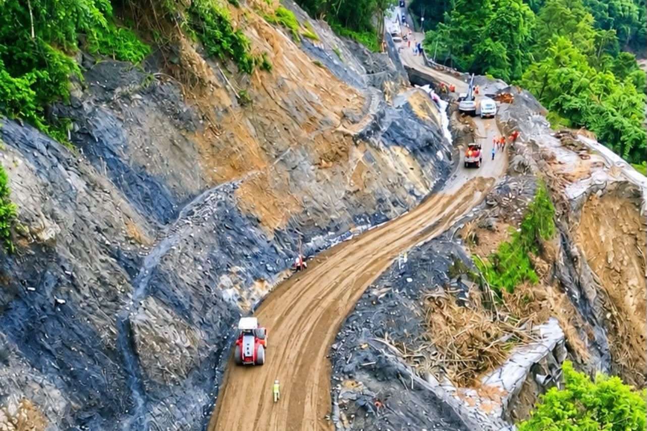 कृष्णभीरमा ट्रयाक खोल्ने काम सम्पन्न, भोलिदेखि नागढुंगा-मुग्लिन सडक पूर्ण रूपमा सञ्चालन हुने