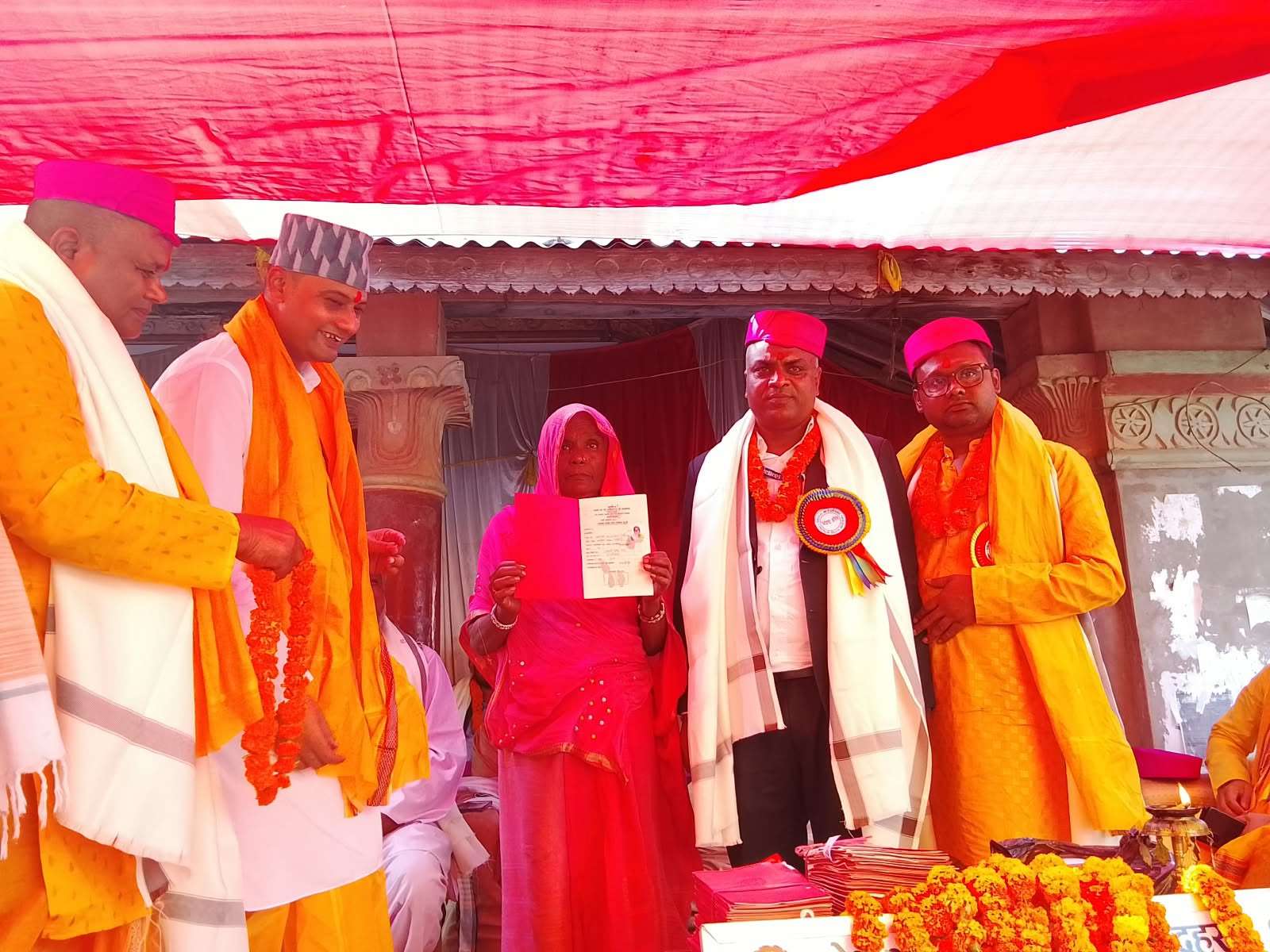 महोत्तरीका २५० परिवारले पाए १४ वर्षपछि लालपुर्जा